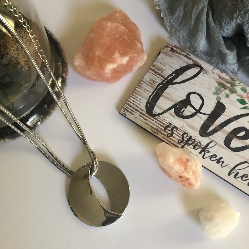 EUC Lia Sophia “Obscura” Necklace